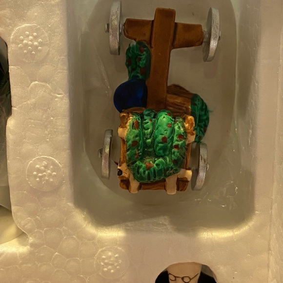 Dept 56 Heritage Village Collection. “Nicholas Nickleby”, set of 4, #5929–3. - Picture 8 of 8